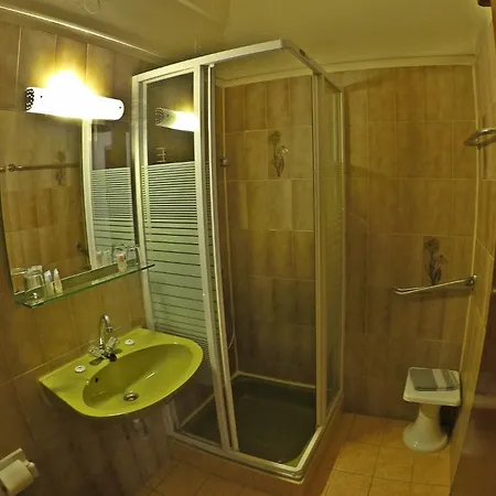 Tina Hotel 2*